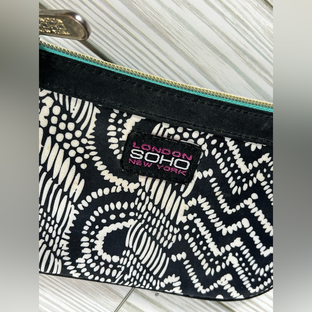 London Soho New York Wristlet - Picture 2 of 4